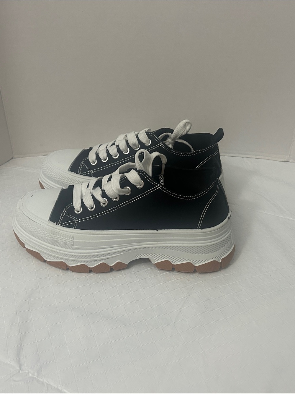 Taxi Women's Black White Low Top Canvas Sneakers Lace-Up Size 8 Fair - Picture 7 of 11